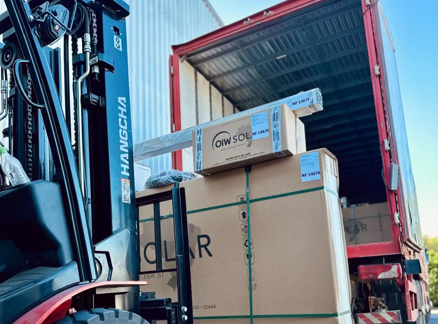 Kits vendidos pela OIW sendo carregados